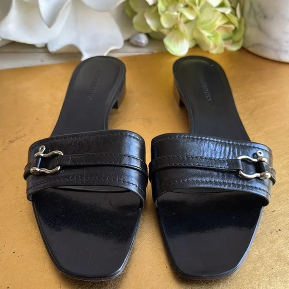 NWOT! Burberry Slide Sandals in Black Leather - Picture 2 of 14
